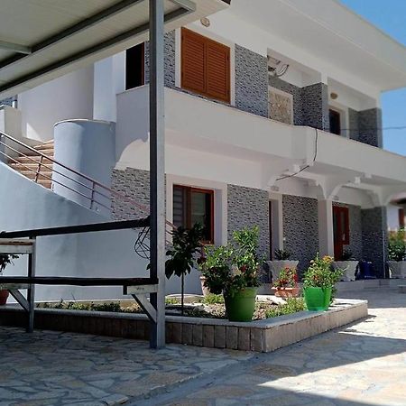 Villa Besnik, Rooms For Rent Vlorë Exterior foto